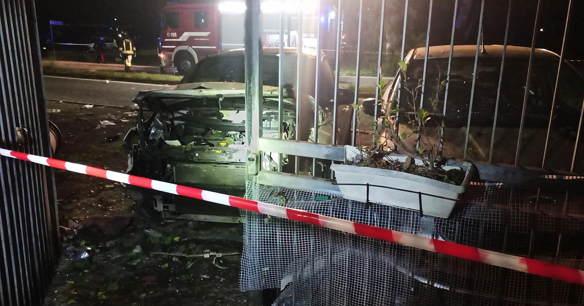 Car of investigative journalist threatened by Italian mafia is destroyed by bomb minutes after his daughter walks by