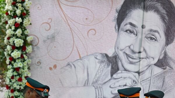 Legendary singer Asha Bhosle was cremated with full state honours at the Shivaji Park Crematorium in Mumbai. (Photo by Raju Shinde/HT Photo)