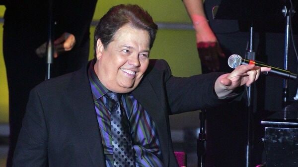 Alan Osmond, eldest member of The Osmonds, dies at 76.