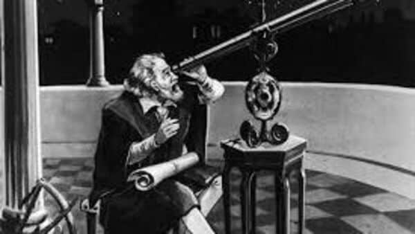 Galileo using a telescope, circa 1620. Photo: Hulton Archive/Getty Images