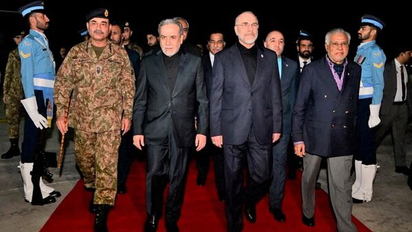 The Iranian delegation led by parliament speaker Mohammad Baqer Qalibaf and Foreign Minister Abbas Araqchi is welcomed by Pakistan's Chief of Army Staff Asim Munir and Minister for Foreign Affairs Mohammad Ishaq Dar in Islamabad, April 11, 2026.