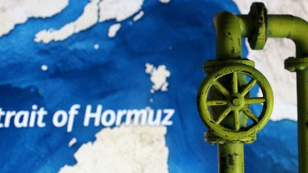 Trump Warns Iran Against Charging Fees for Tankers in Strait of Hormuz