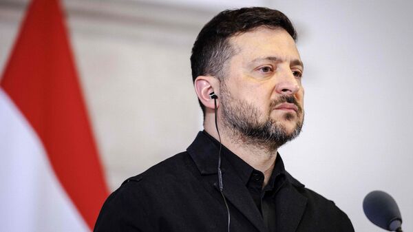 Ukrainian President Volodymyr Zelensky give a press conference following his meeting with Dutch Prime Minister in Middelburg on April 16. (Photo by Robin VAN LONKHUIJSEN / ANP / AFP)