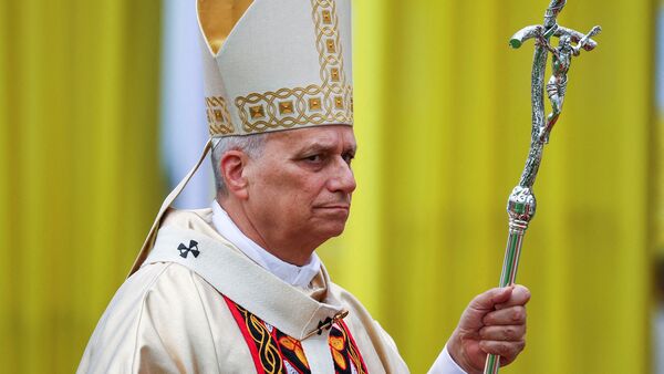 Pope Leo XIV arrives to lead a holy Mass for peace and justice at Bamenda airport in Bamenda, Cameroon, April 16, 2026. REUTERS/Guglielmo Mangiapane