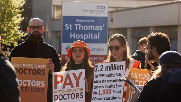 Resident doctors strike over pay and conditions on a picket line outside St. Thomas' Hospital in London, UK, on Tuesday, April 7, 2026. The medics, formerly known as junior doctors, are striking after rejecting a government offer that fell short of their demands on pay and conditions.