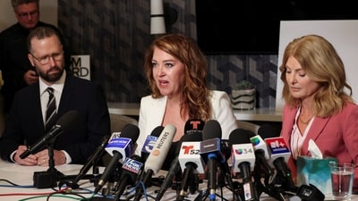 Lonna Drewes, a woman with sexual misconduct allegations against U.S. Rep. Eric Swalwell, holds a press conference with her attorneys Lisa Bloom and Arick Fudali, in Beverly Hills, California, U.S. April 14, 2026.  REUTERS/Jill Connelly (REUTERS)