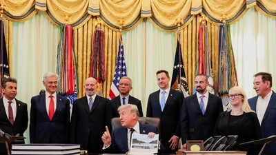 U.S. Secretary of Commerce Howard Lutnick, U.S. Health and Human Services (HHS) Secretary Robert F. Kennedy Jr., Administrator for the Centers for Medicare & Medicaid Services Mehmet Oz, Commissioner of the U.S. Food and Drug Administration Martin A. Makary, Chief Scientific Officer at Regeneron George D. Yancopoulos, Director of the Center for Medicare Chris Klomp and CEO of Regeneron Leonard Schleifer listen while U.S. President Donald Trump shows an image and speaks about renovations at the Lincoln Memorial Reflecting Pool during a healthcare affordability event in the Oval Office at the White House in Washington, D.C., U.S., April 23, 2026. REUTERS/Kylie Cooper (REUTERS)