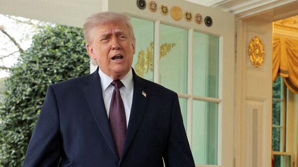 U.S. President Donald Trump speaks with reporters outside the Oval Office at the White House in Washington, D.C., U.S., April 13, 2026. REUTERS/Jonathan Ernst