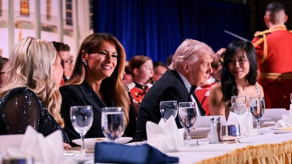 U.S. President Donald Trump, first lady Melania Trump, White House Press Secretary Karoline Leavitt and CBS News senior White House correspondent Weijia Jiang attend the annual White House Correspondents' Association dinner in Washington, D.C., U.S., April 25, 2026. REUTERS/Jonathan Ernst