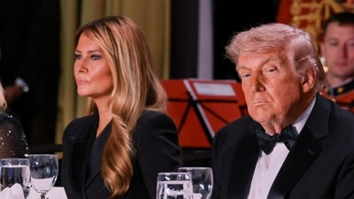 U.S. President Donald Trump and first lady Melania Trump, next to White House Press Secretary Karoline Leavitt, attend the annual White House Correspondents' Association dinner in Washington, D.C., U.S., April 25, 2026. REUTERS/Jonathan Ernst (REUTERS)