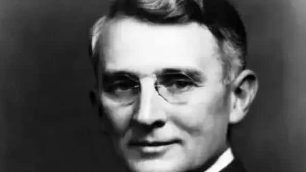 Dale Carnegie, born Dale Carnagey in Maryville, Missouri, in 1888