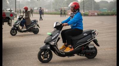 Delhi’s EV policy must increase women’s uptake of E2Ws by including an incremental higher purchase subsidy — on top of the general purchase subsidy — for the first 10,000 women with certain eligibility criteria. (Shutterstock)
