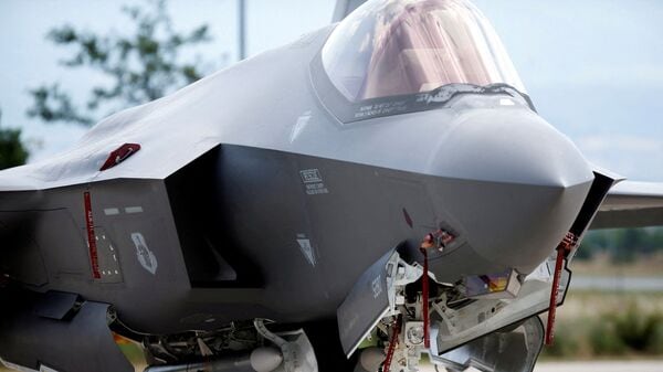 An F35 fighter jet from the Vermont Air National Guard's 134th fighter squadron, which are for the first time part of NATO's security policy, stands parked at Skopje Airport, North Macedonia June 17, 2022. (REUTERS/File Photo)