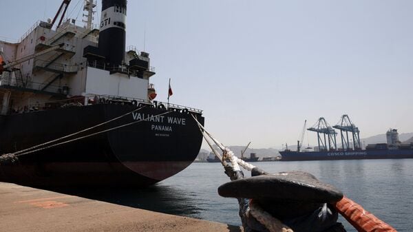 A bulk carrier docked at the Port of Fujairah, as the U.S.-Israel conflict with Iran limits marine traffic in the Strait of Hormuz, in Fujairah, United Arab Emirates, May 6, 2026. REUTERS/Amr Alfiky