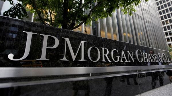A view of the exterior of the JP Morgan Chase & Co. corporate headquarters in New York City.