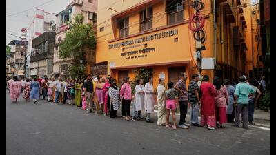 The 92.47% voting in West Bengal and above 80% voting in the three other states and one Union Territory is testimony to the fact that voters have performed their duty exceptionally well. (AP)