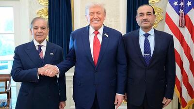 This handout photograph released by Pakistan’s Prime Minister Office on September 26, 2025, shows Prime Minister Shehbaz Sharif (left), Army Chief and Field Marshal Syed Asim Munir (right) posing with US President Donald Trump at the White House in Washington, DC. (AFP)