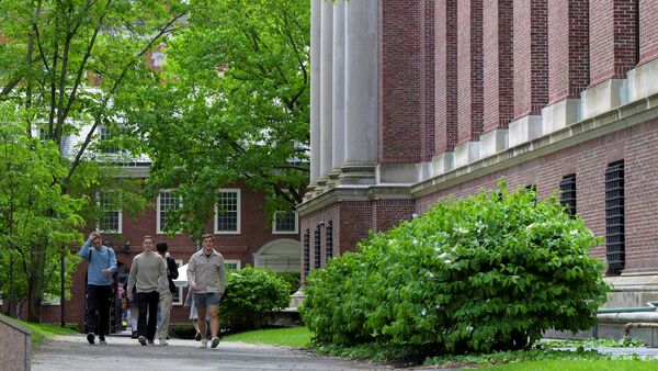 Students walk on the campus of Harvard University in Cambridge, Massachusetts, U.S., May 23, 2025. REUTERS/Faith Ninivaggi/File Photo