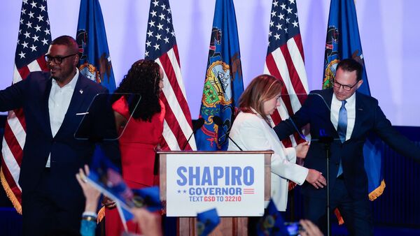 Pennsylvania Lieutenant Governor Austin Davis and his wife Blayre Holmes Davis stand alongside Pennsylvania Governor Josh Shapiro and his wife Lori Shapiro on stage at a midterm primary election night rally in Warminster, Pennsylvania, U.S., May 19, 2026. REUTERS/Hannah Beier
