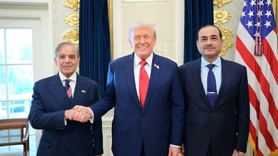 This handout photograph released by Pakistan's Prime Minister Office on September 26, 2025, shows PM Shehbaz Sharif (L), Army Chief and Field Marshal Syed Asim Munir (R) posing with US President Donald Trump (C) at the White House in Washington (AFP)