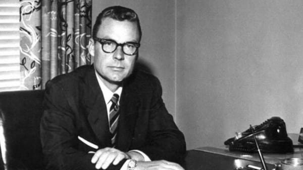 Earl Nightingale’s enduring definition of success continues to resonate with modern readers by shifting the focus from achievement to meaningful progress.