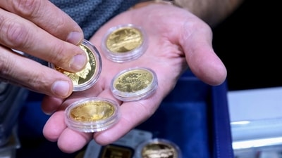 A fraudster scammed a Michigan elderly woman into exchanging her $700,000 life savings for gold coins, which turned out to be chocolate (Representative Image/Bloomberg)