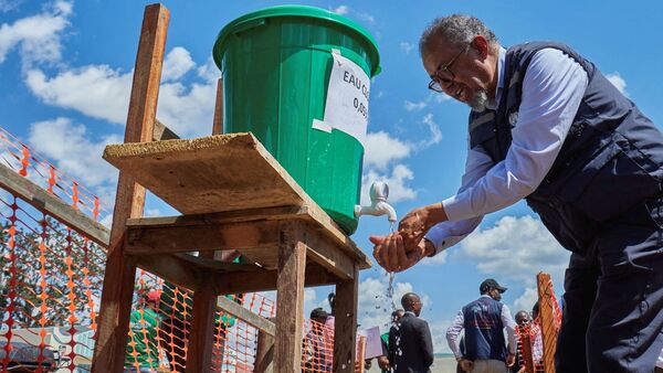 FILE PHOTO: Director-General of the World Health Organisation (WHO) Tedros Adhanom Ghebreyesus washes his hands at the Evangelical Medical Center (CEM), one of the facilities at the forefront of the response to the Ebola outbreak during his visit to coordinate the response to the Ebola outbreak, as agencies intensify efforts to contain a new Ebola outbreak caused by the Bundibugyo virus strain, in Bunia, Ituri province, Democratic Republic of Congo, May 31, 2026. REUTERS/Gradel Muyisa Mumbere/File Photo