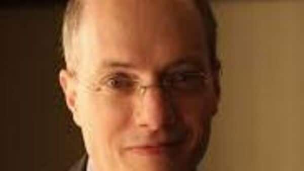 Alain de Botton’s powerful quote explains why difficulty is not shameful if it helps us grow