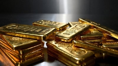 Gold prices fall as US inflation stays strong, raising Fed rate hike fears (REUTERS/ Angelika Warmuth//File Photo) (REUTERS)