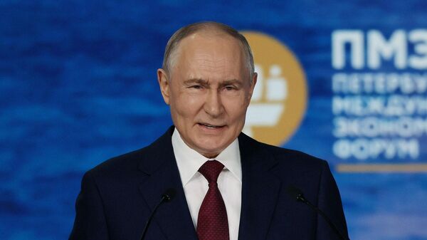 Russia's President Vladimir Putin delivers a speech during a plenary session of the St. Petersburg International Economic Forum (SPIEF) in Saint Petersburg, Russia June 5, 2026. REUTERS/Anastasia Barashkova