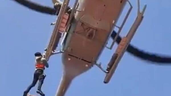 The crew members were evacuated by a helicopter of the Oman Air Force. (X/ videograb AllSeafarers)