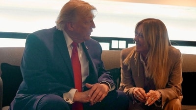 U.S. President Donald Trump speaks to Italian Prime Minister Giorgia Meloni on the sidelines of the G7 Summit in Evian-les-Bains, France, June 17, 2026. (via REUTERS)