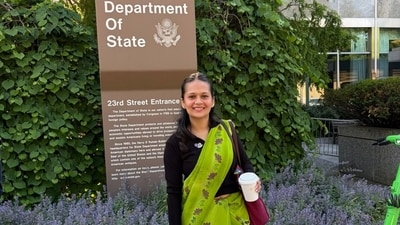 A founder carried her grandmother’s memory to the US State Department by wearing her green saree. (Instagram/samikshaya.khadka)