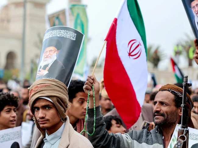 FILE PHOTO: Houthi supporters demonstrate in solidarity with Iran, Lebanon