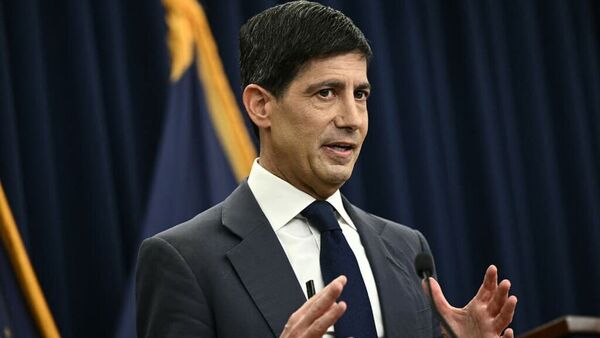 Fed Chair Kevin Warsh Committed to Achieving 2% Inflation Target Amid Tactic Discussions