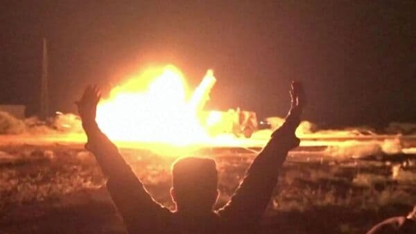 Iran's Guard Threatens to Halt Energy Exports Amid US Naval Blockade and Airstrikes