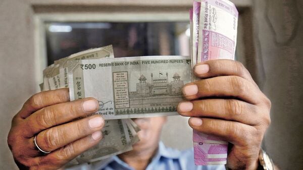 In the aftermath of demonetisation, Nepal banned the circulation and entry of Indian currency notes above  ₹100 denomination. (REUTERS)