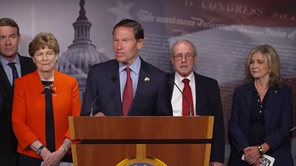 US Senators unveil sweeping Russia sanctions bill
