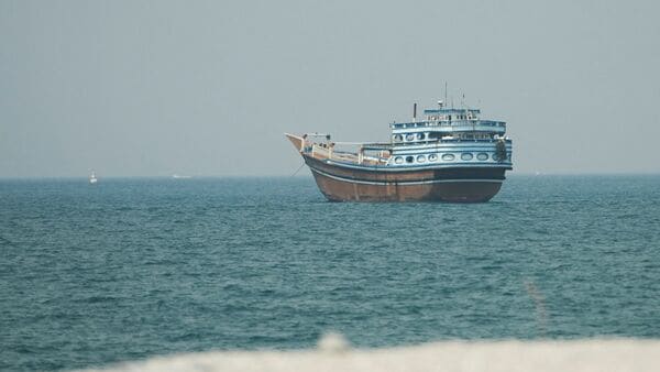 Trump Aims for Control Over Hormuz Strait, Faces Backlash from Shipping Industry