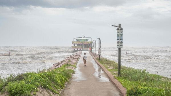US weather: Over 2,000 flights canceled amid heavy rain, tornado, flash floods warning