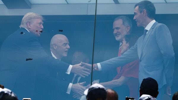 US President Donald Trump (L) shakes hands with Spain's Prime Minister Pedro Sanchez next to FIFA President Gianni Infantino (2nd-L), Spain's King Felipe VI (C), and Spain's Queen Letizia (2nd-R) ahead of the 2026 World Cup football tournament final match between Spain and Argentina