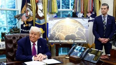 FILE PHOTO: U.S. President Donald Trump makes an announcement regarding the Golden Dome missile defense shield next to U.S. Defense Secretary Pete Hegseth in the Oval Office of the White House in Washington, D.C., U.S., May 20, 2025. REUTERS/Kevin Lamarque         TPX IMAGES OF THE DAY/File Photo