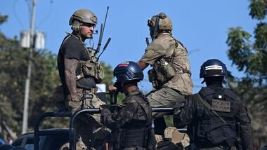 Us soldiers and Venezuelan military police patrol the streets of La Guaira, Venezuela on June 29, 2026, following twin earthquakes.