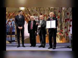 Chairman of the Nobel Committee Jorgen Watne Frydnes, Terumi Tanaka, Shigemitsu ...