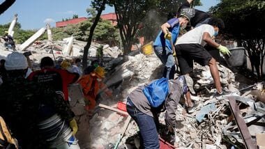 People remove rubble as they search for survivors at the site of a collapsed building, in the aftermath of an earthquake, in Cali, Colombia, August 11, 2026. REUTERS/Sergio Acero