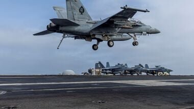 An F/A-18F Super Hornet, assigned to Strike Fighter Squadron 41, prepares to make an arrested landing on the flight deck of Nimitz-class aircraft carrier USS Abraham Lincoln during the ongoing conflict with Iran August 4, 2026. U.S. Navy/Handout via REUTERS  THIS IMAGE HAS BEEN SUPPLIED BY A THIRD PARTY.