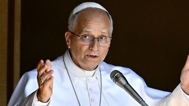 Pope Leo XIV delivers his blessing to the faithful gathered in Piazza della Libert in front of the Apostolic Palace during the Angelus prayer in Castel Gandolfo on August 16, 2026. (Photo by Filippo MONTEFORTE / AFP)