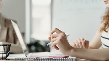 23-year-old quits Morgan Stanley to start fashion-tech startup, reveals how cold email strategy helped her