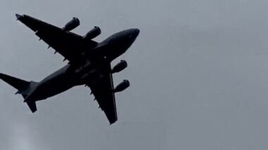 A U.S. military transport plane approaches Moscow, Russia, August 25, 2026, in this screen grab taken from a social media video. Social Media/via REUTERS