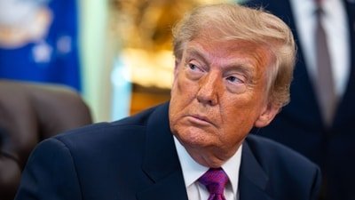 White House construction may have disrupted Marine One radio calls, leading to a close encounter with an Envoy Air passenger jet.. Photographer: Al Drago/The Washington Post/Bloomberg (Bloomberg)